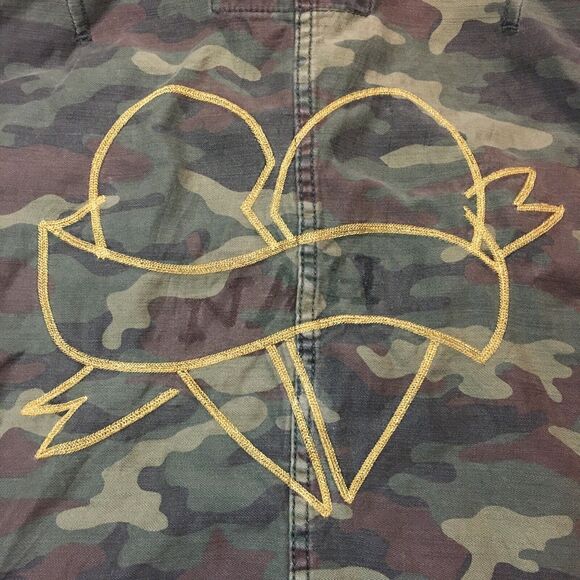 American Eagle Jean Jacket Womens Small Camo Denim Heart Embroidered Cincinnati - Picture 11 of 16